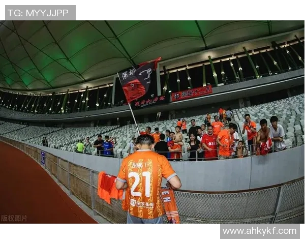 深圳足球队在钻石联赛积分榜上以85分稳居第一名展现强劲实力 深圳足球队在钻石联赛积分榜上以85分稳居第一名展现强劲实力