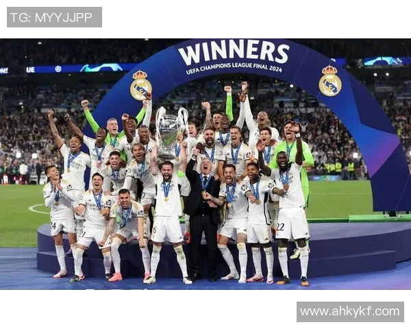 足球明星的辉煌历程与影响力分析探讨 足球明星的辉煌历程与影响力分析探讨