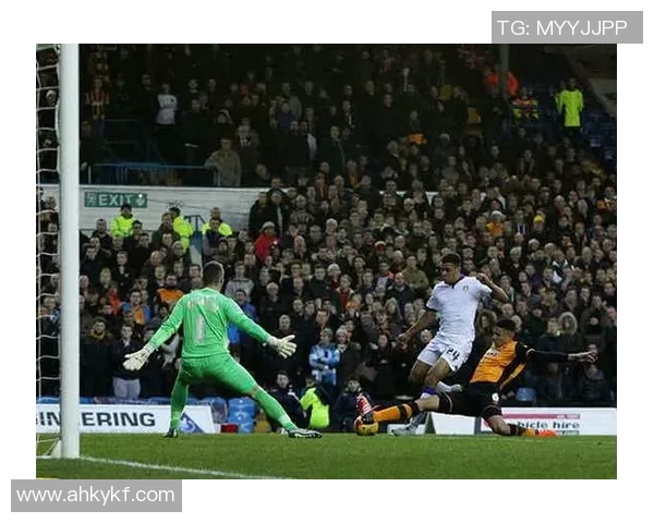 足球明星精彩瞬间带球射门的震撼画面展现球场魅力与激情 足球明星精彩瞬间带球射门的震撼画面展现球场魅力与激情